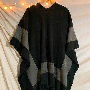 BCBGENERATION BLACK/GRAY PONCHO